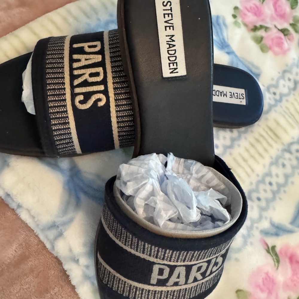 Steve Madden Navy blue and Cream Slide Sandals
